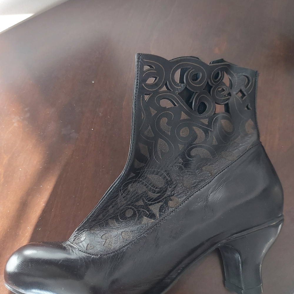 Victorian booties - Picture 3 of 5